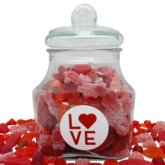 SuperSnoep.be Snoeppot Valentijn "Love". Kies je maat van snoeppot. In een L zit 1,7 kg rood snoep en in een XL zit 2kg rood snoep. Er wordt een mooie witte sticker op voorzien met de tekst: Love.